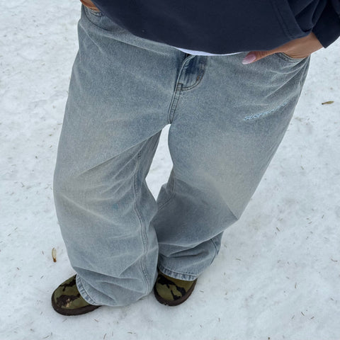 Winter 5 / Essentials Roomie Jeans - Bleached